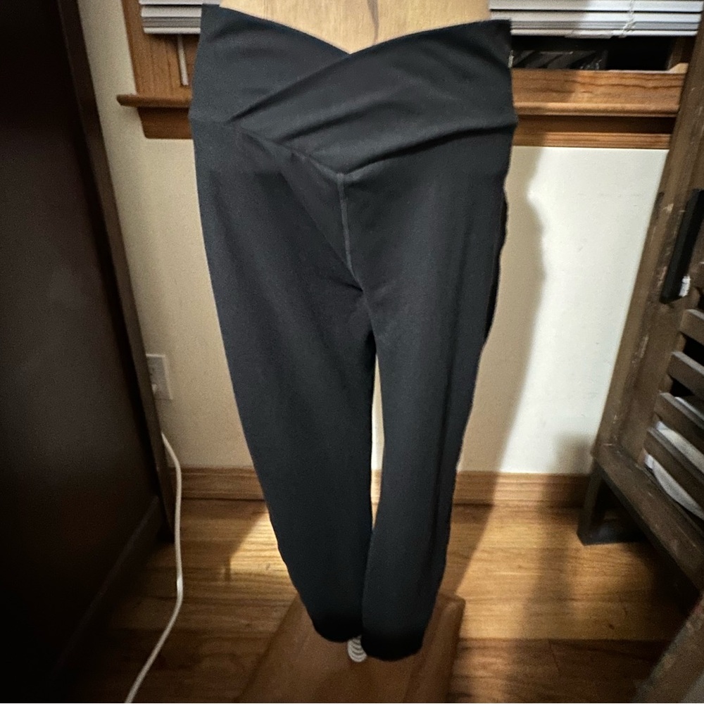 Betsey Johnson Black Crossover Large Leggings above Ankle